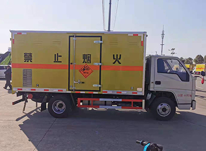 桥西爆破器材运输车技术升级与安全合规新趋势