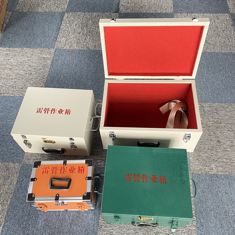 桥西爆破工程作业箱如何选择？玻璃钢与传统材质的全面对比
